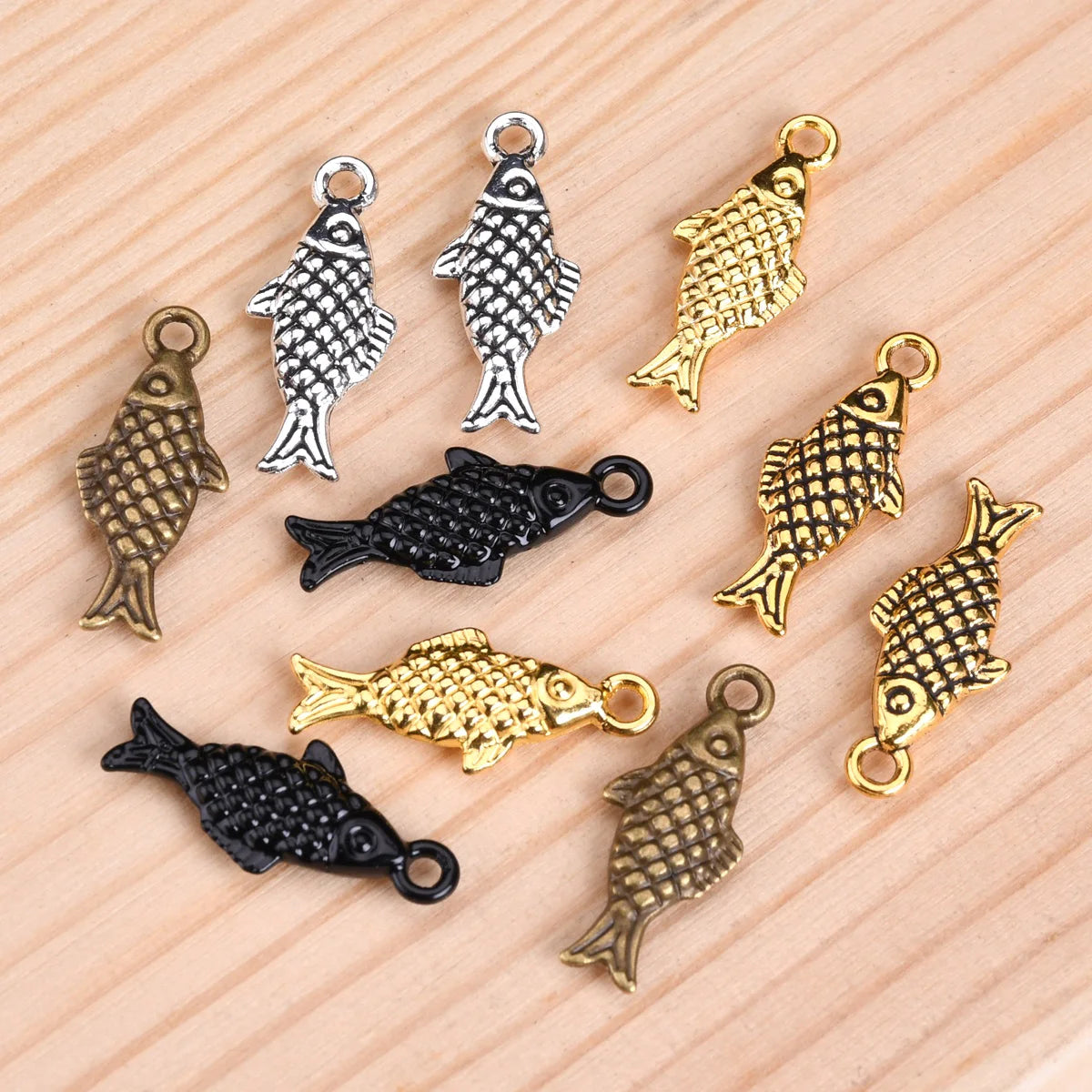 10pcs Fish Shape 20x8mm Gold/Silver/Bronze Color Loose Metal Pendants Beads For Jewelry Making DIY Crafts Findings
