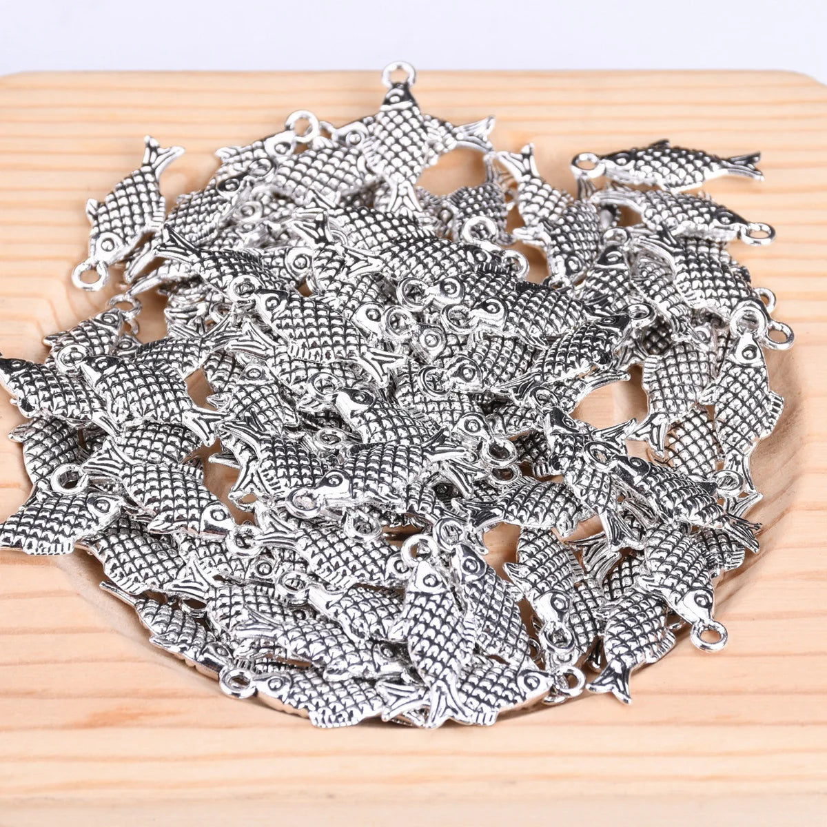 10pcs Fish Shape 20x8mm Gold/Silver/Bronze Color Loose Metal Pendants Beads For Jewelry Making DIY Crafts Findings