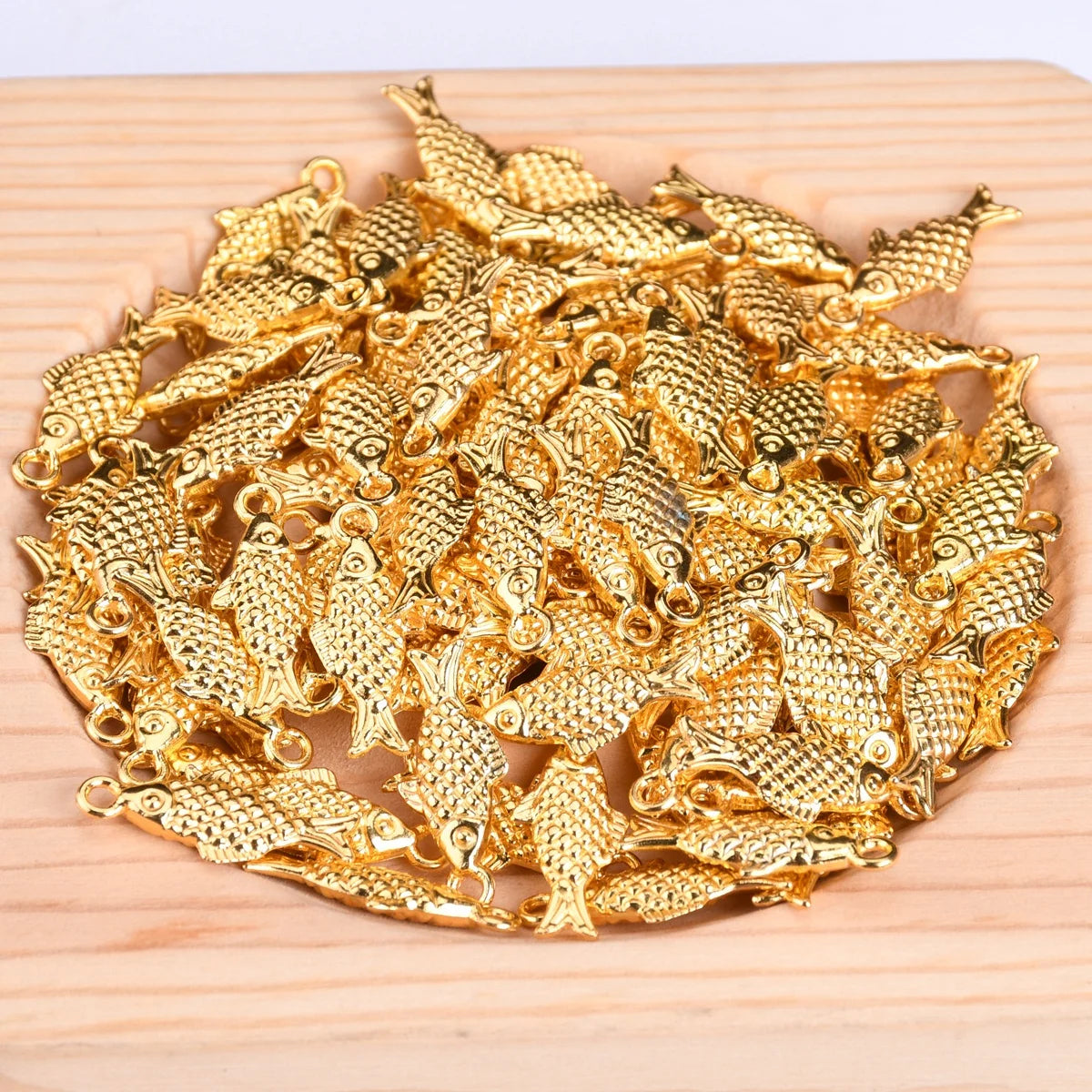 10pcs Fish Shape 20x8mm Gold/Silver/Bronze Color Loose Metal Pendants Beads For Jewelry Making DIY Crafts Findings