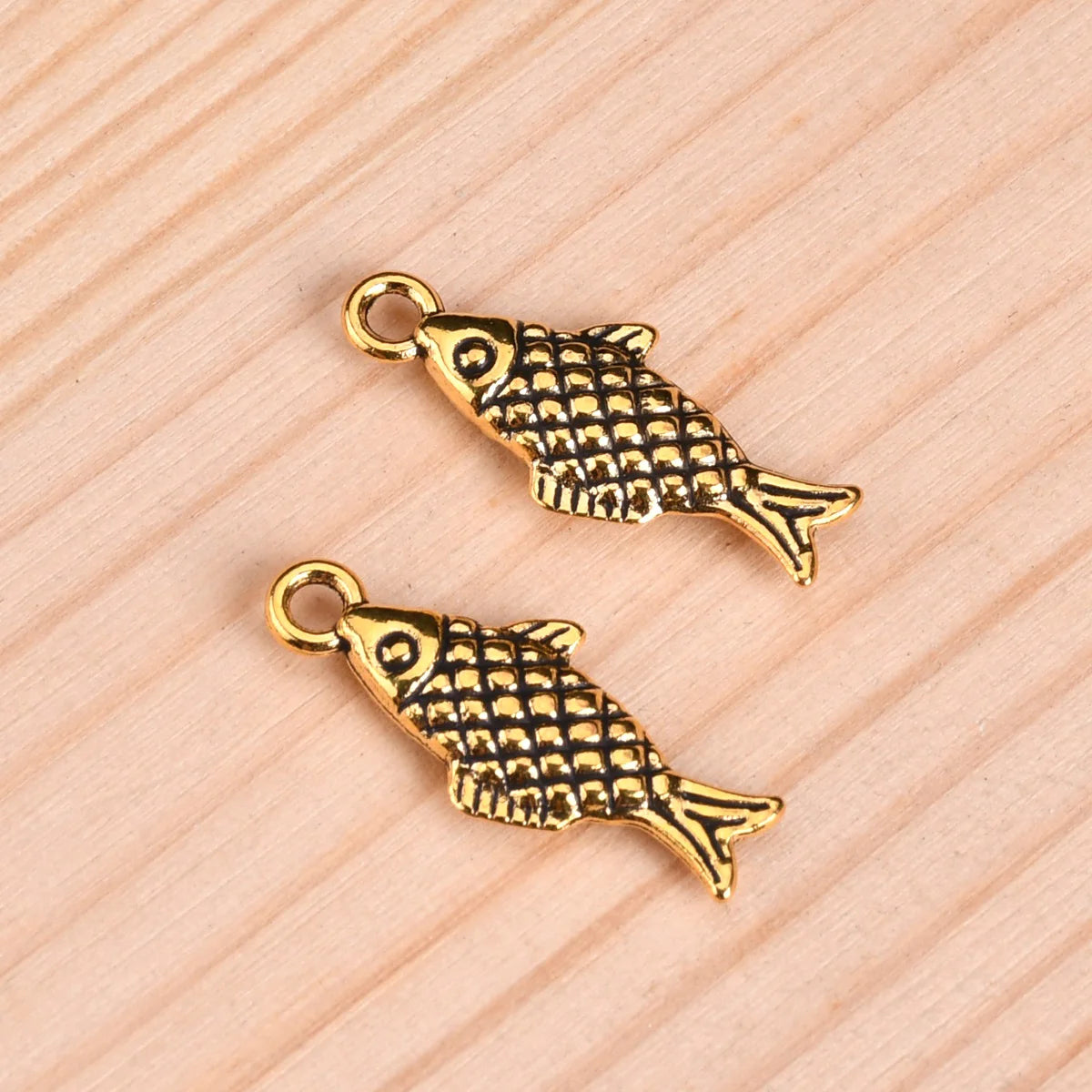 10pcs Fish Shape 20x8mm Gold/Silver/Bronze Color Loose Metal Pendants Beads For Jewelry Making DIY Crafts Findings