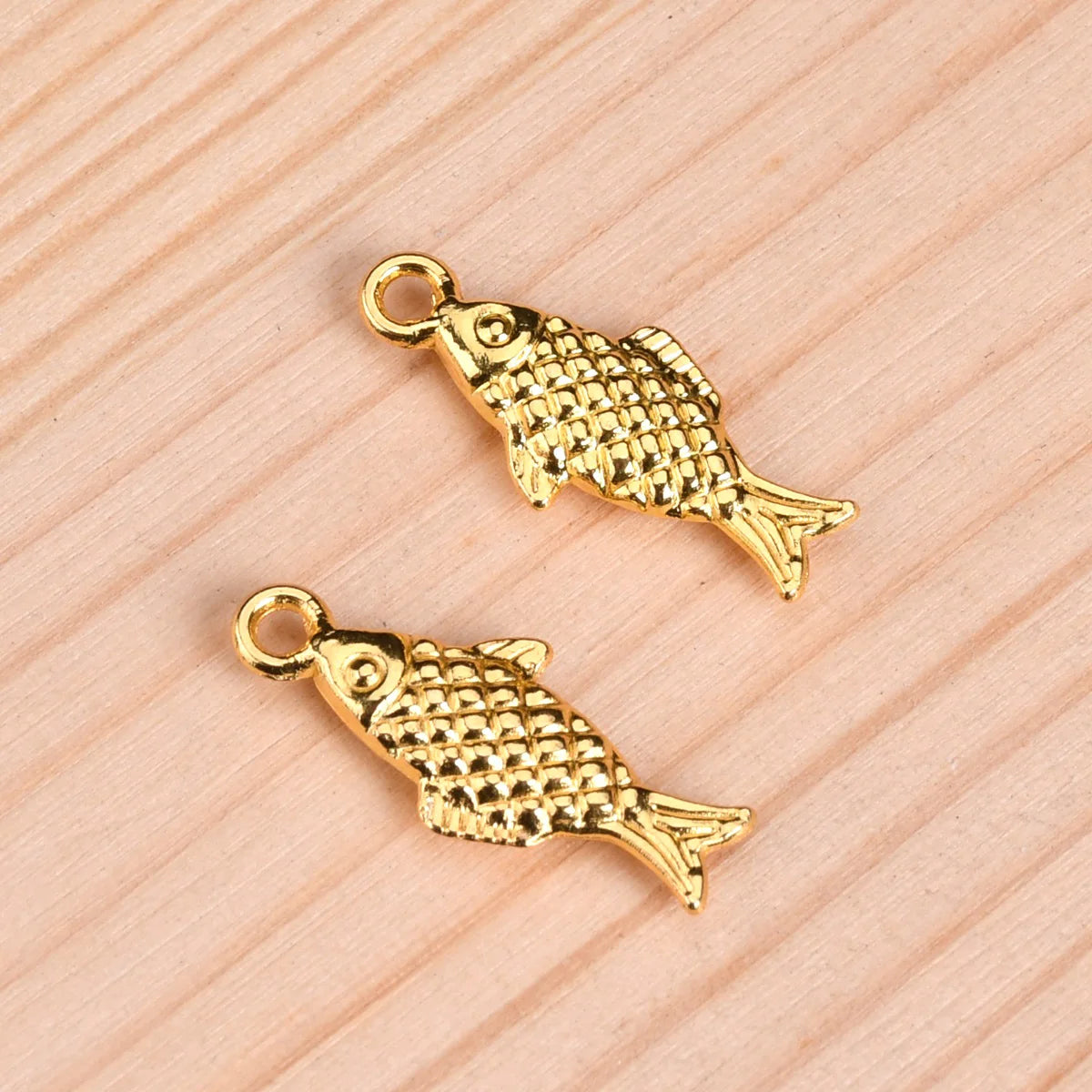 10pcs Fish Shape 20x8mm Gold/Silver/Bronze Color Loose Metal Pendants Beads For Jewelry Making DIY Crafts Findings