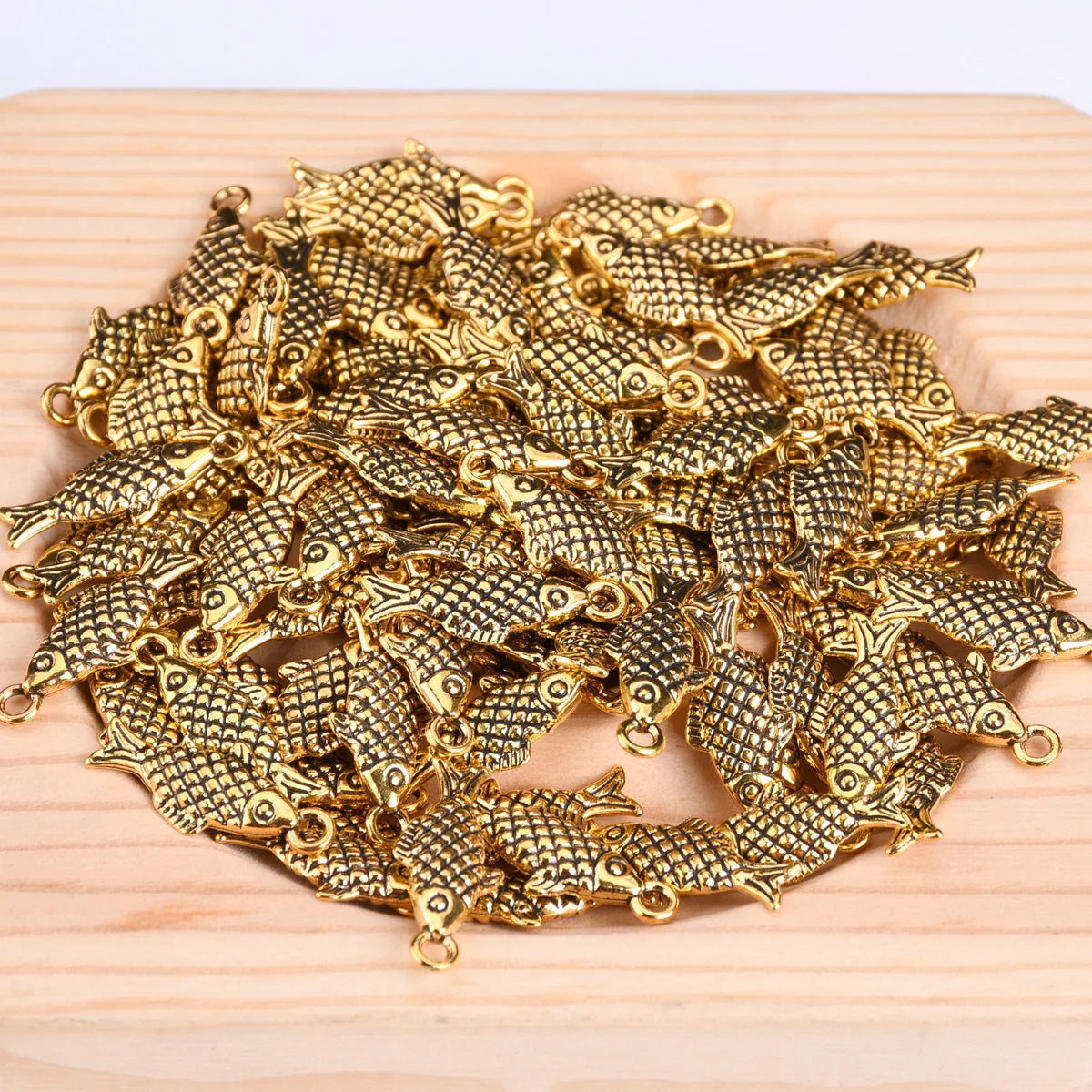 10pcs Fish Shape 20x8mm Gold/Silver/Bronze Color Loose Metal Pendants Beads For Jewelry Making DIY Crafts Findings